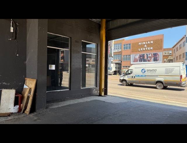 830M² WAREHOUSE TO LET IN STAMFORD HILL